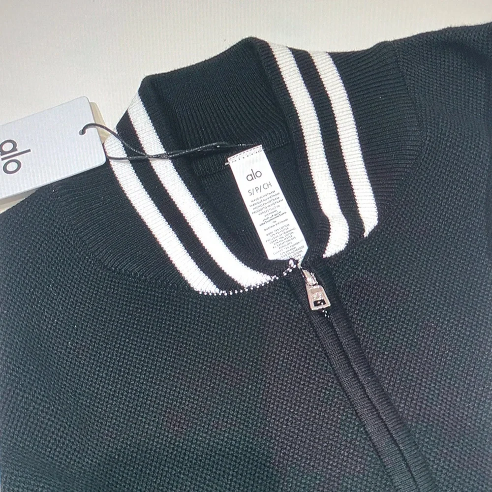ALO Yoga black cropped